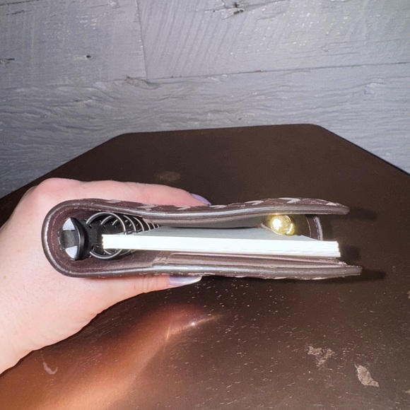 Gorgeous Bottega Veneta agenda with card holders and slip pockets - Picture 7 of 10